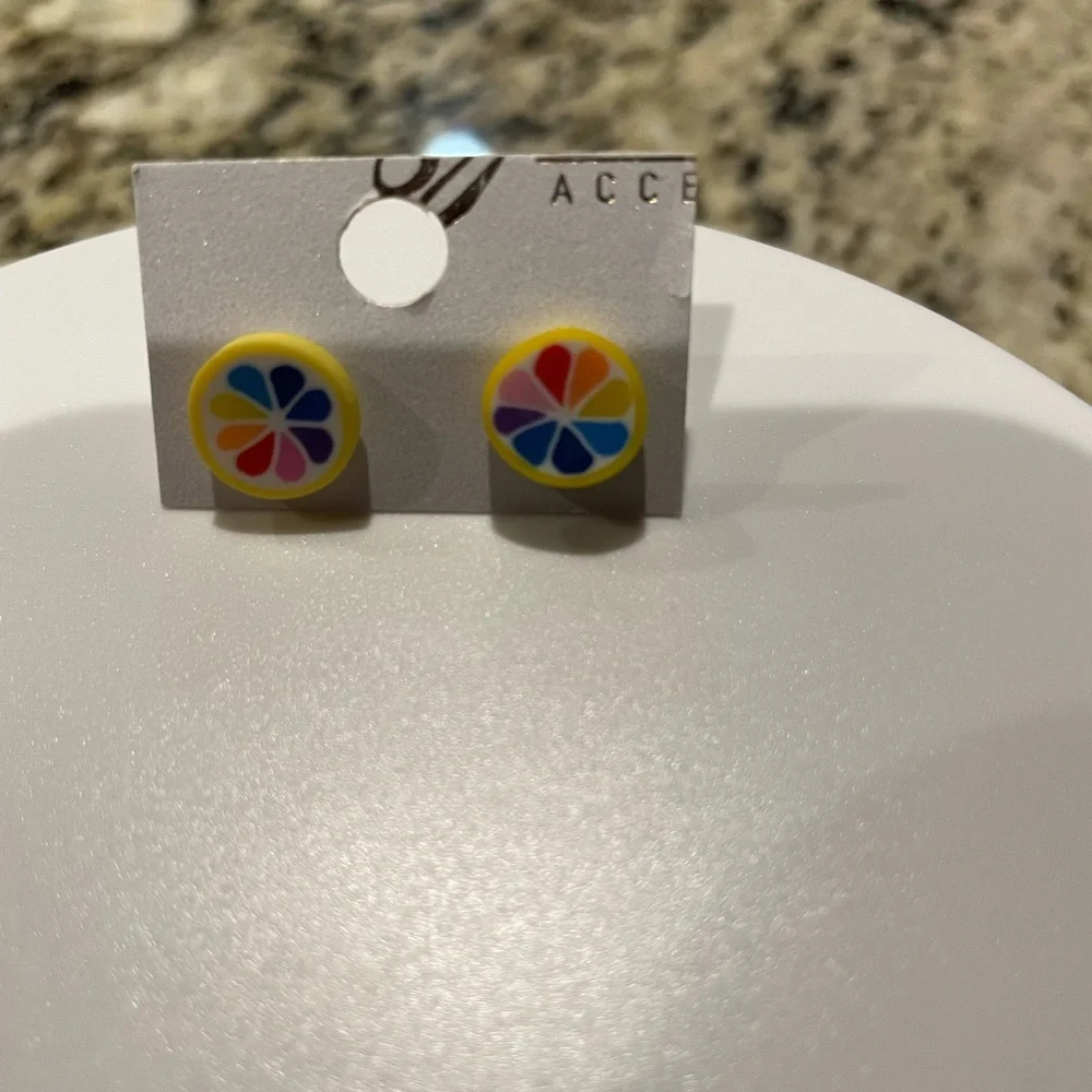 2 Pair kids Earrings Girls/Ladies Bundle 2 for 1 price.Silver balls & yellow NEW